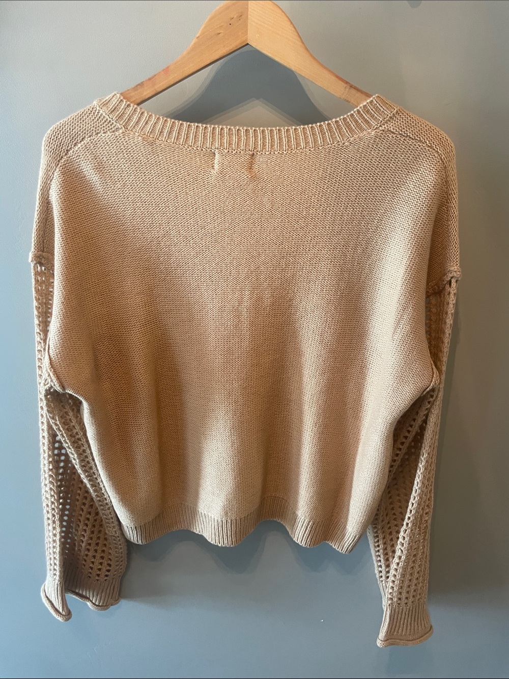 BiBi‎ Beige V-Neck Openwork Sleeve Pocket Sweater Size Medium - Picture 6 of 9